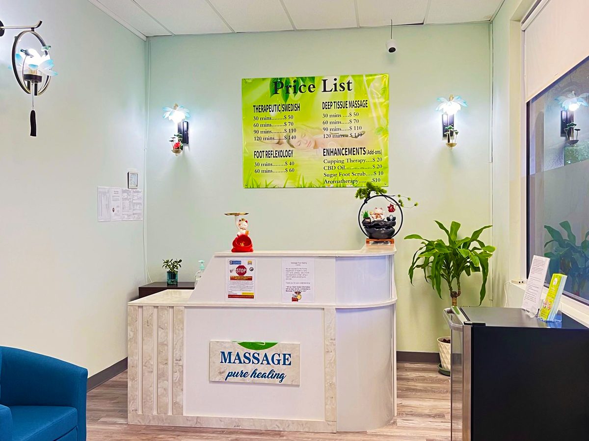 1025-store-front-desk