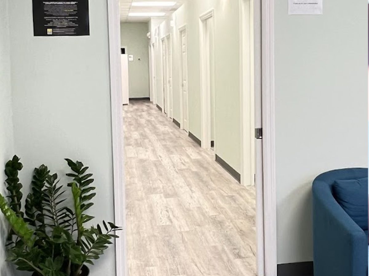 1025-store-hall